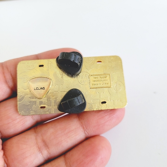 Hard Rock Cafe Seattle Washington Pin Unisex - Picture 3 of 3